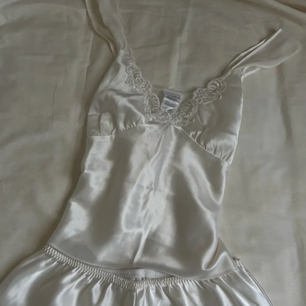 𐙚 Secret Treasures Vintage 2 Piece Lingerie Cozy Set - Picture 8 of 10